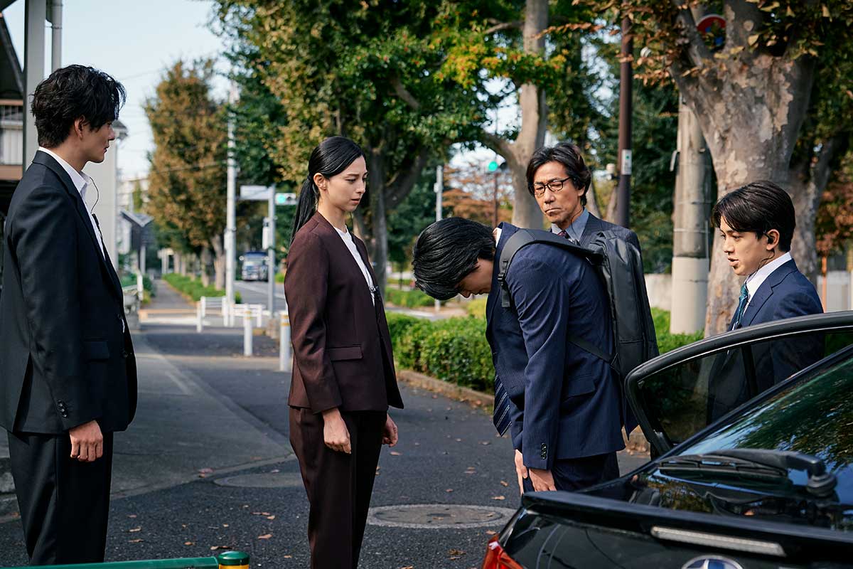 金塊強奪犯の1人・吉本ゆずるを諭す宮藤【写真：(C)TBSスパークル／TBS】