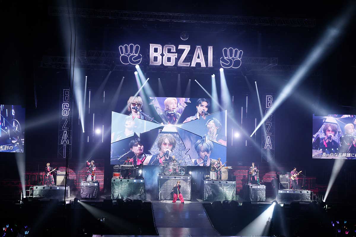 「ROCK×IDOL」というスタイルでライブを演出