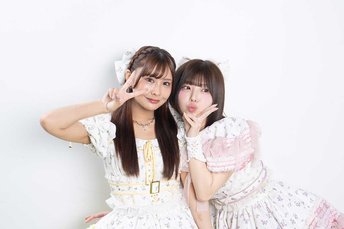 アイドルグループToi Toi Toiの星野ティナ（左）とさくらもも