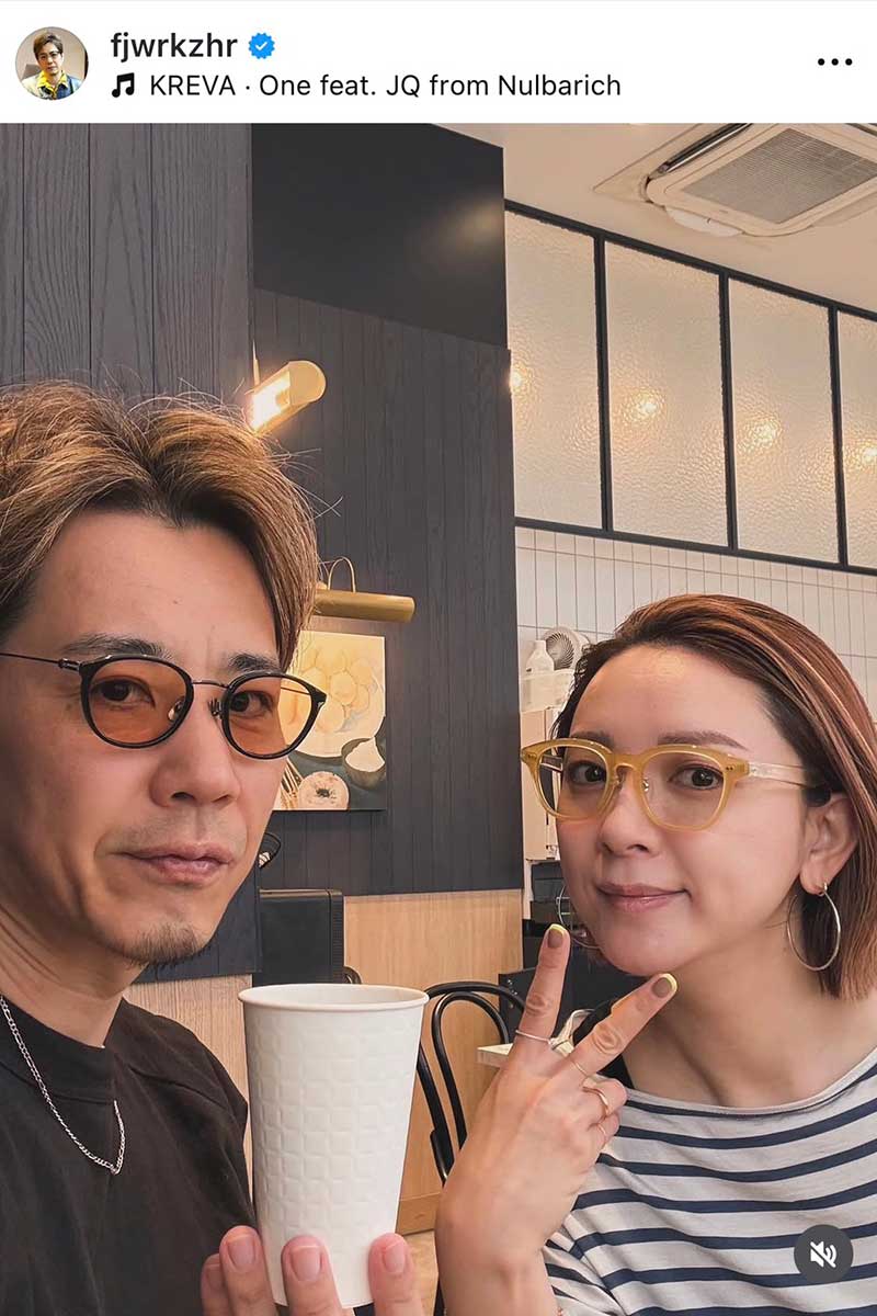 ライセンスの藤原一裕（左）と山口美沙【写真：インスタグラム（＠fjwrkzhr）より】
