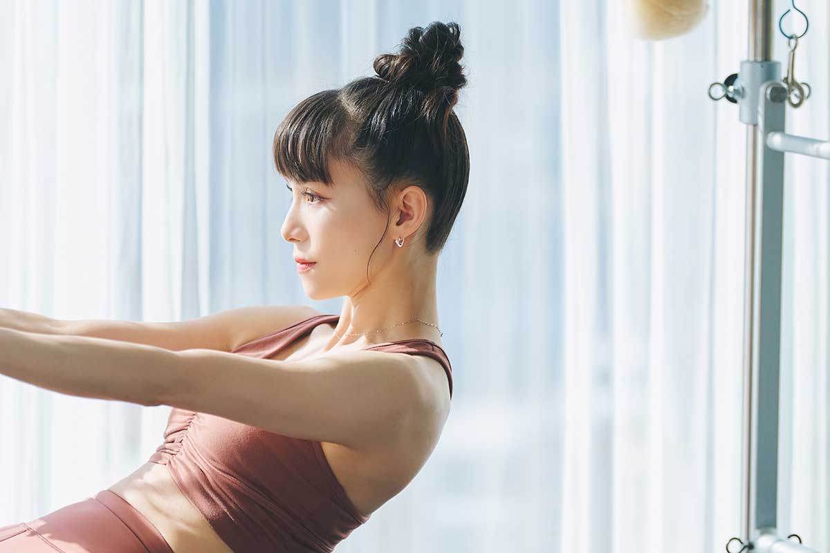 “コールドスリープ”後にピラティスに励むあ~ちゃんの姿【写真:(C)2026 Perfume "コールドスリープ" Film Partners.】