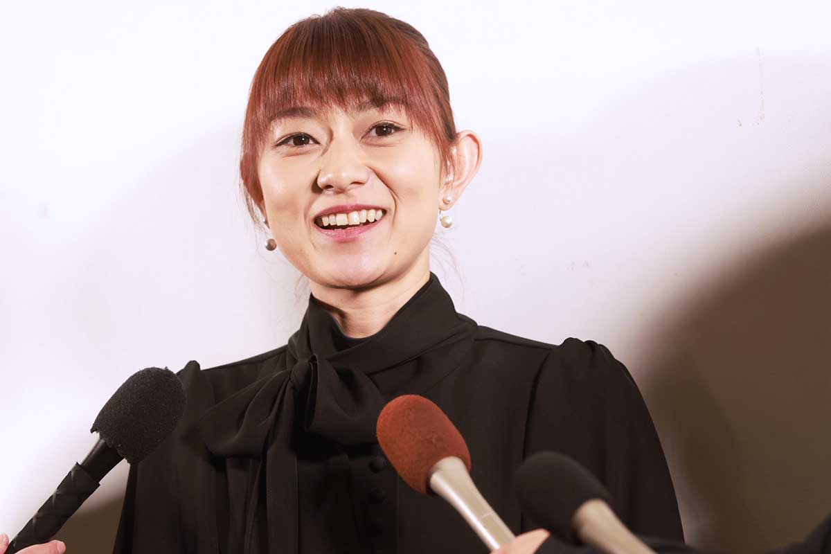 お別れ会で取材に応えた石黒彩【写真：山口比佐夫】