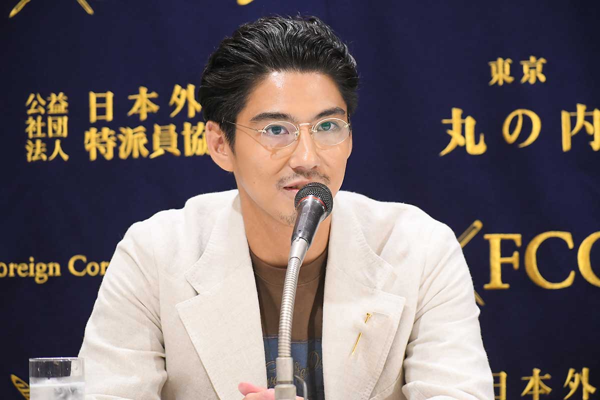 記者会見イベントに出席した賀来賢人【写真：ENCOUNT編集部】