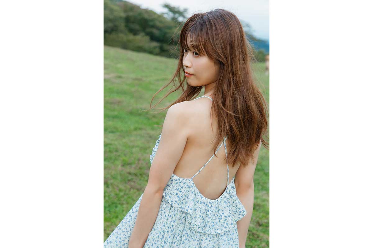 初水着写真集で話題のABEMA・西澤由夏アナ、アナザー版の限定衣装カットが「まるで天使のよう」