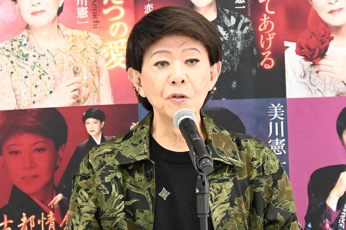 美川憲一、ダンベル10kgに膝上げ…過酷トレーニングを生披露　元気な姿は「日々の努力」