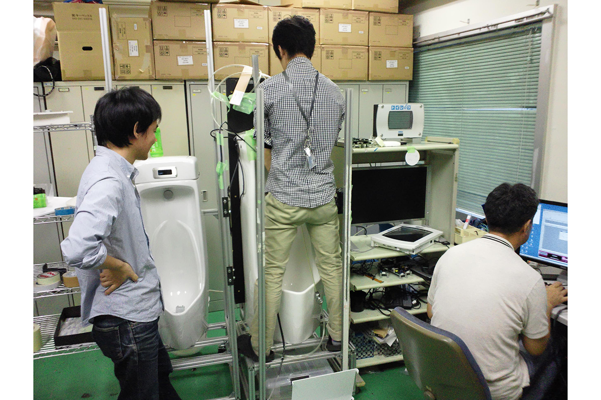 パソコンデスクの横で放尿…シュールすぎる当時の開発風景【写真：(C)SEGA】