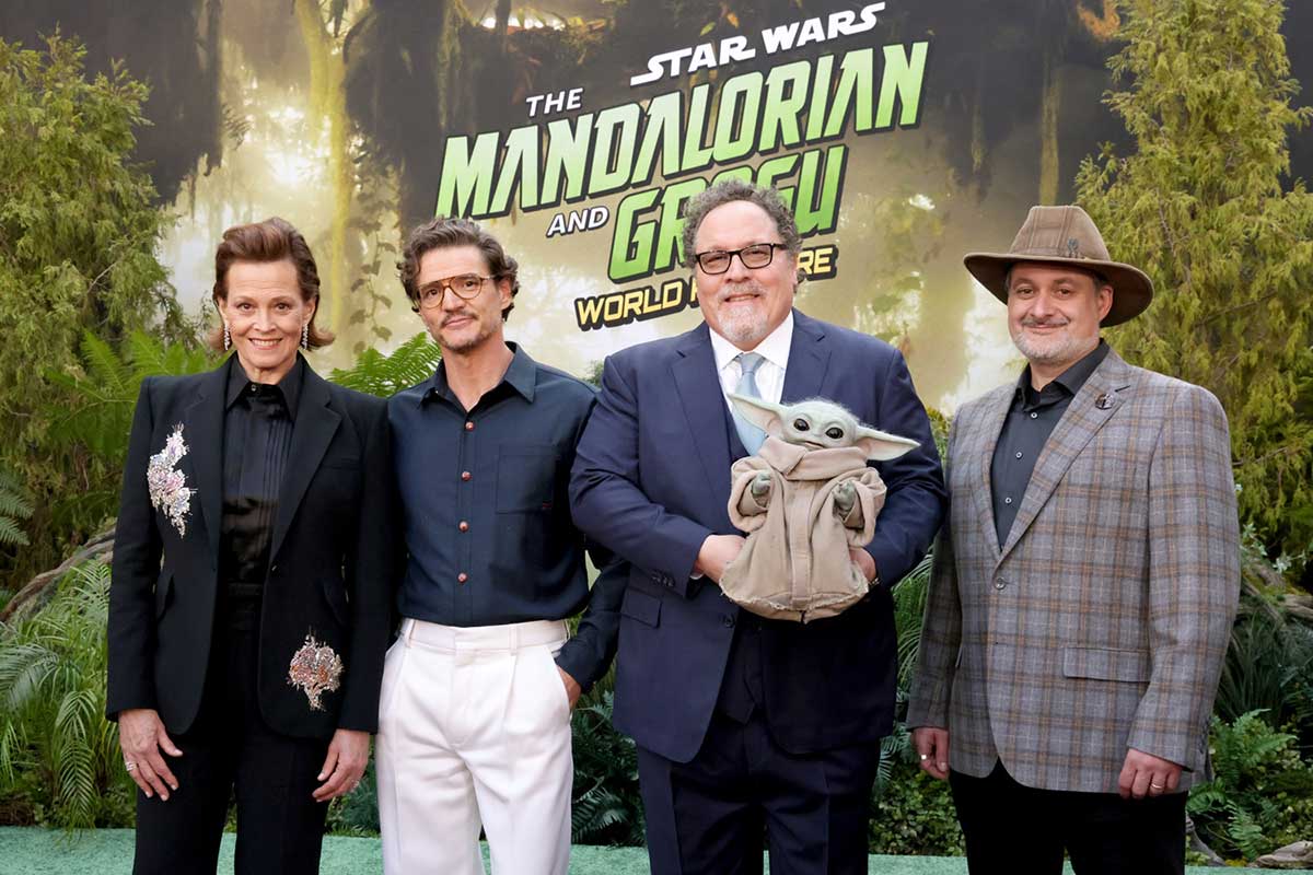 SW新作映画『マンダロリアン』ペドロ・パスカルらキャスト＆製作陣の来日決定　ジョン・ファヴロー監督にキャスリーン・ケネディも