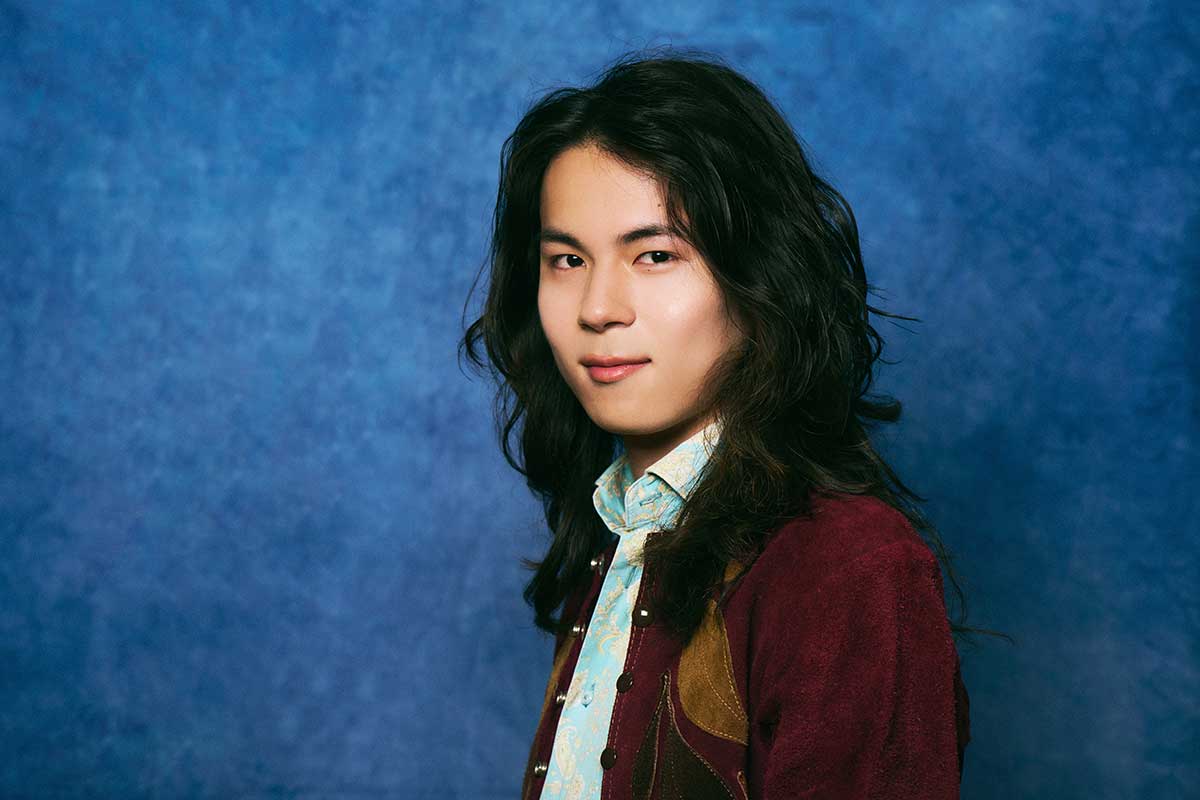 父親と同様にさまざまな楽器を演奏できる東儀典親【写真：Jumpei Yamada（Bright Idea）】