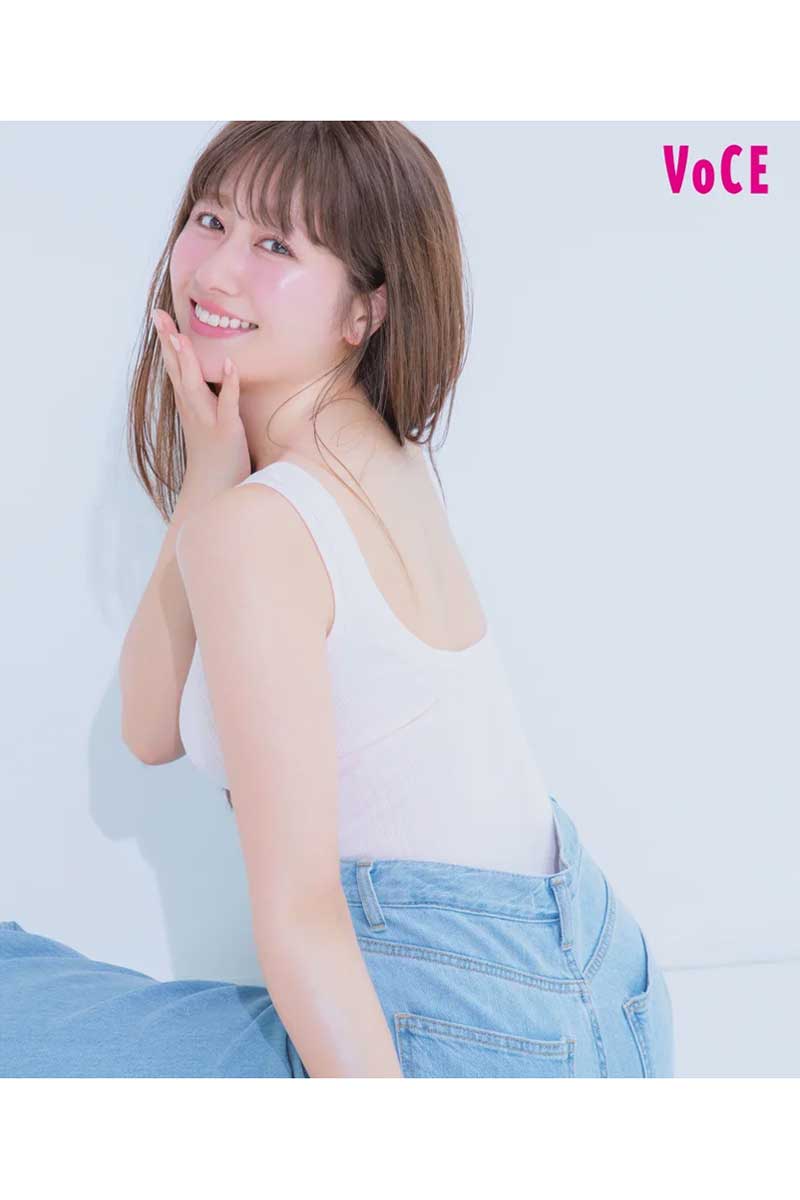 『VOCE』7月号に登場する佐々木彩夏