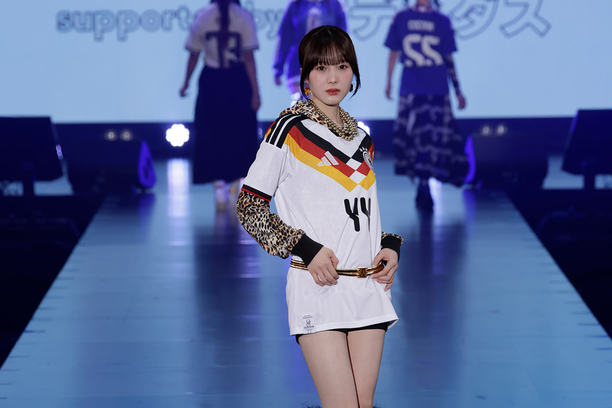 【サツコレ】明大生になった本田紗来、ヒョウ柄×ファーブーツで“大人っぽさ”全開ランウェイ