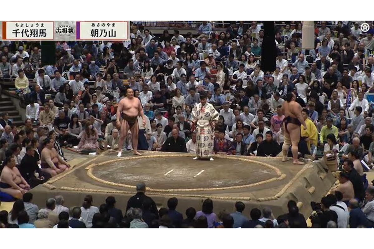 映り込んだ着物姿の人物が話題に【写真：(C)AbemaTV,Inc.】