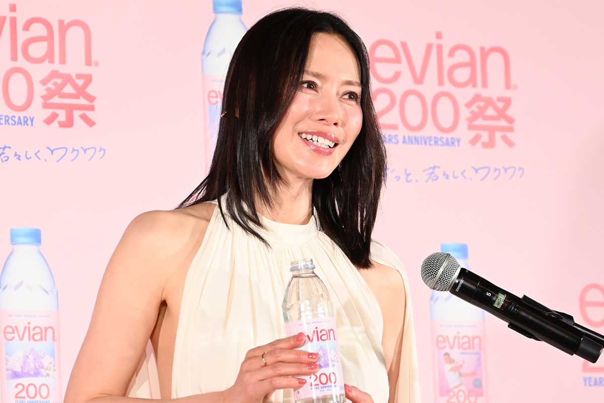 中谷美紀、水は毎日2リットル「血栓の予防にもなりますし」　水の精イメージの衣装で登場