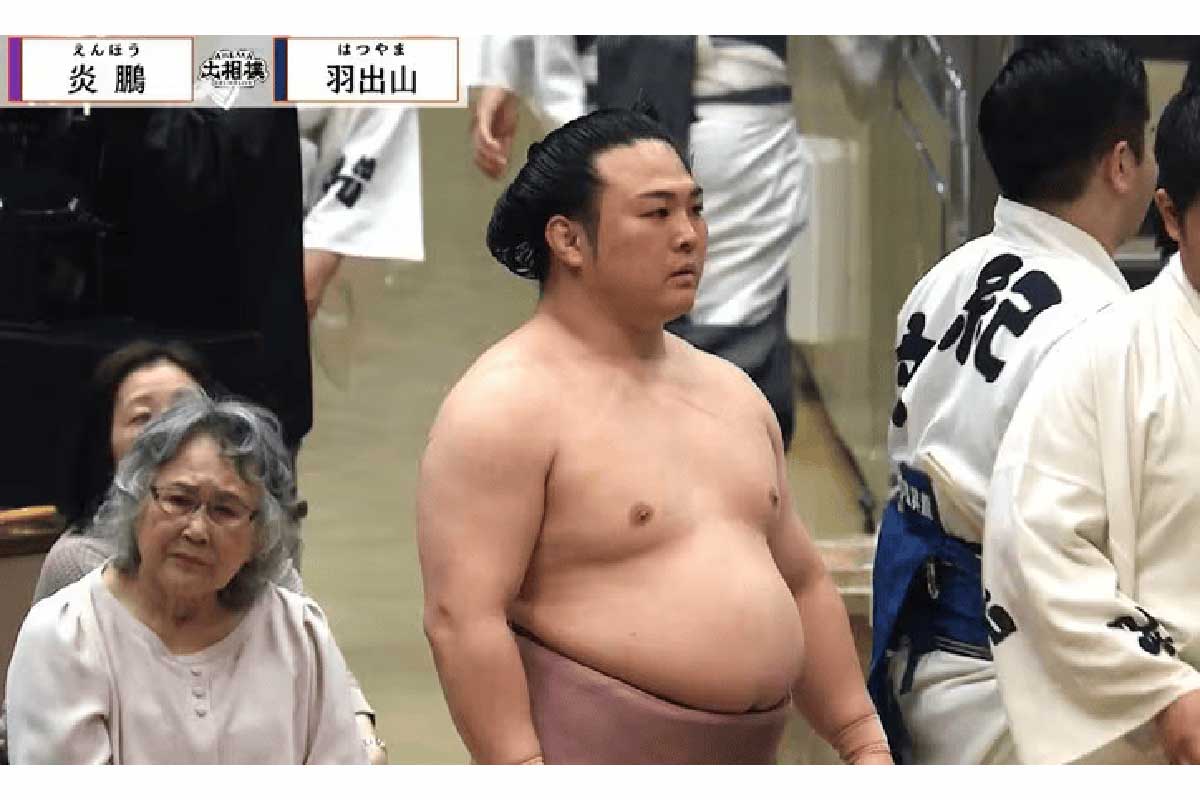 映り込んだ人物が話題に【写真：(C)AbemaTV,Inc.】