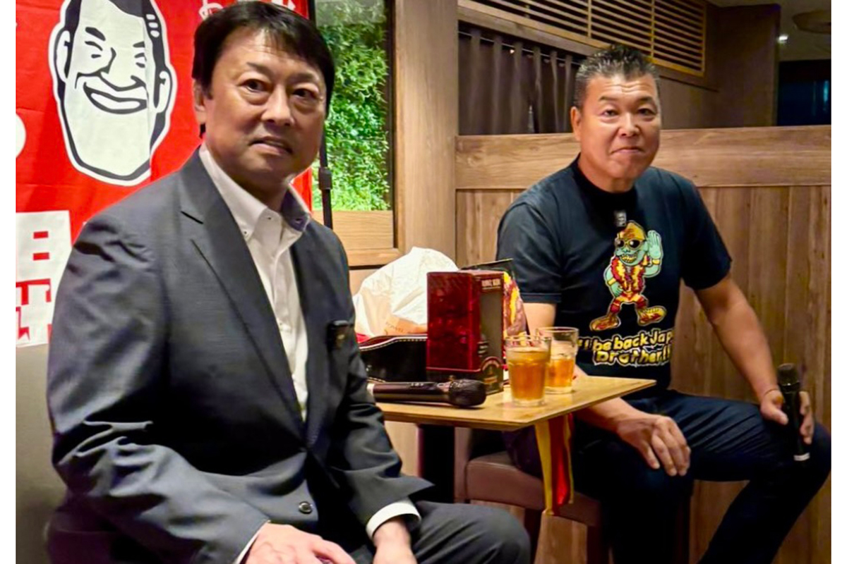川田利明（左）と小川直也は、昨年の『A猪木展』でトークイベントを行なっている