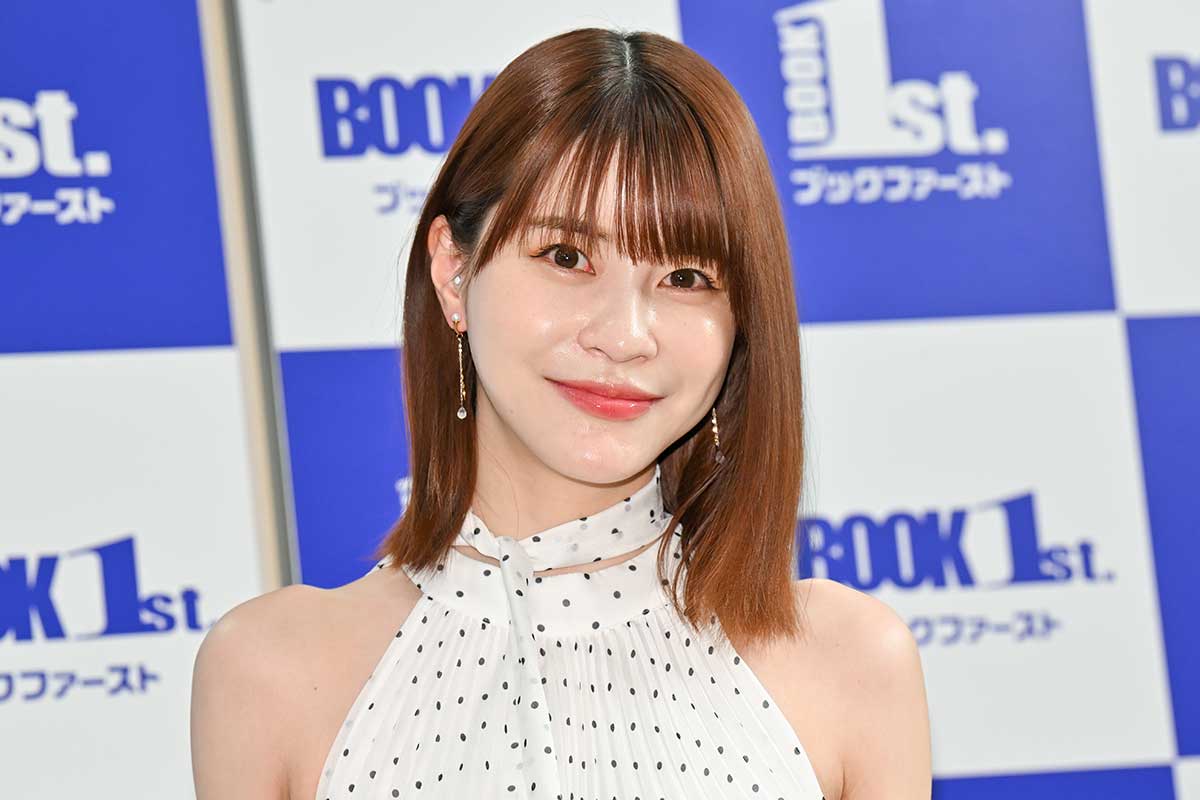 岸明日香、芸能活動15年は「紆余曲折あった」　“完全どすっぴん”表紙に母からひと言「うそつくな」