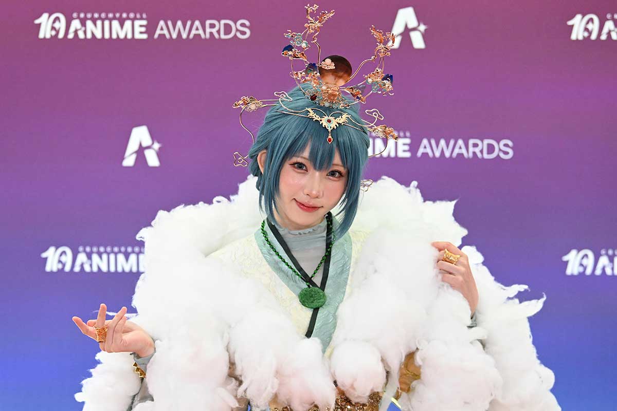 えなこ、日本神話の神様モチーフのオリジナルコスプレ姿を披露　「クランチロール」オレンジカーペットに登場