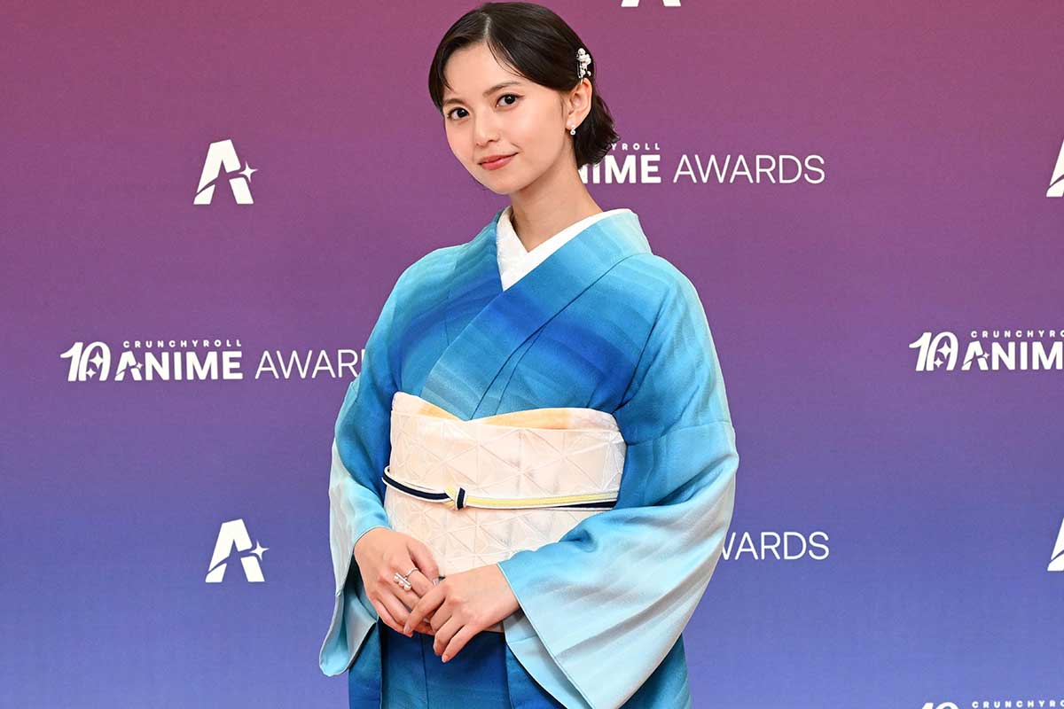 齋藤飛鳥、鮮やかな“青のグラデーション”着物姿で魅了　「世代を象徴する影響力で愛される俳優」と紹介