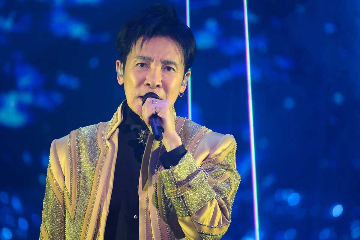 “驚異の70歳”郷ひろみ、ツアー初日に男泣き　FC55周年に感謝を込めて「ファンの皆さんが僕の宝物」