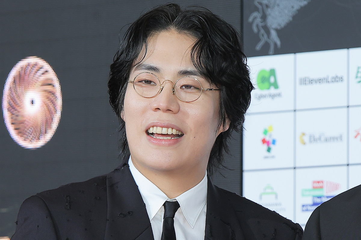 令和ロマン・髙比良くるま、監督としてレッドカーペット登場→地声で絶叫　相方・ケムリはボヤキ「だまされて映画に出させられた」