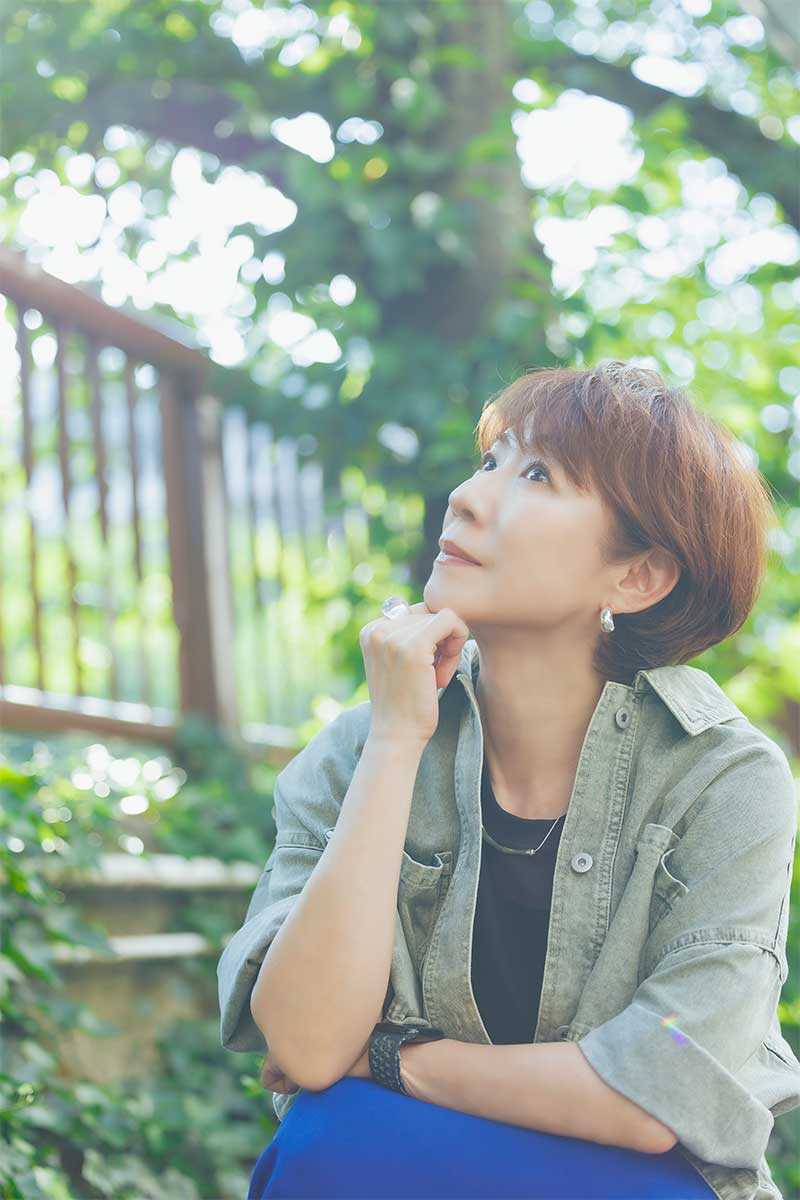 「通学中は男子校の生徒さんたちがボディーガード役をしてくれました」【写真：冨田味我】