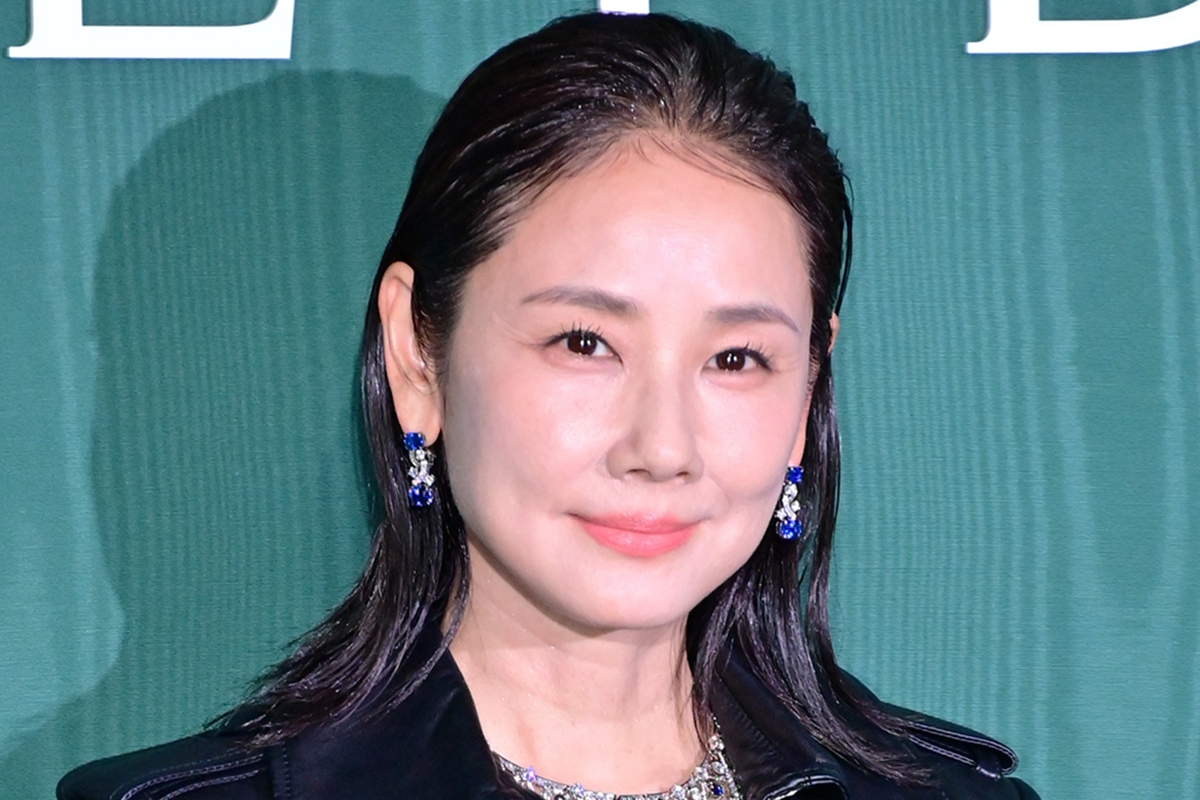 吉田羊、超ミニ衣装に「お、お御足が…」の声　現在に注目「美しすぎます」「直視できません」