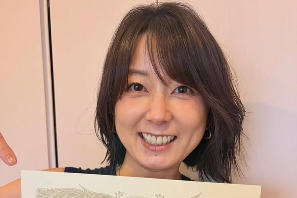 TVから消えた42歳の元アナ、近影にネット注目「それにしても美人」「髪型変えました？」…現フジ社員・秋元優里さんが資格合格明かす