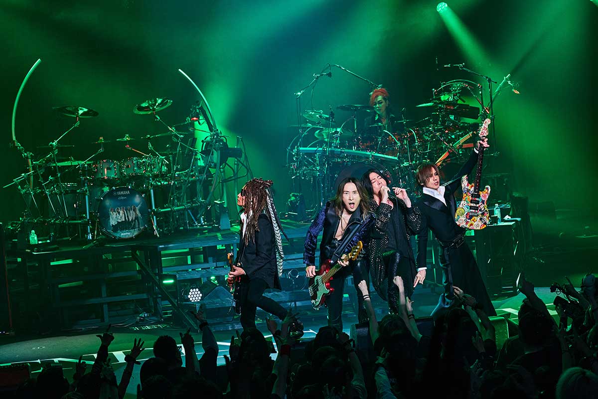 LUNA SEA、地元・秦野で初凱旋ライブ　ドラムソロ映像に「真矢コール」…石黒彩も見守る