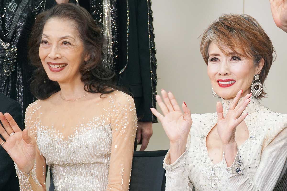 56年ぶりに共演した宝塚歌劇団同期の麻実れい（左）と小柳ルミ子【写真：ENCOUNT編集部】