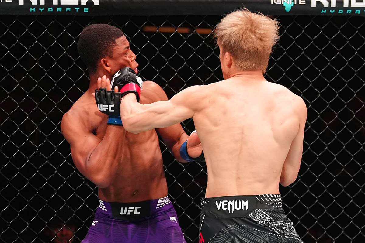 1R・1分50秒でTKO勝ちを収めた朝倉海【写真：(C)Zuffa LLC/UFC】