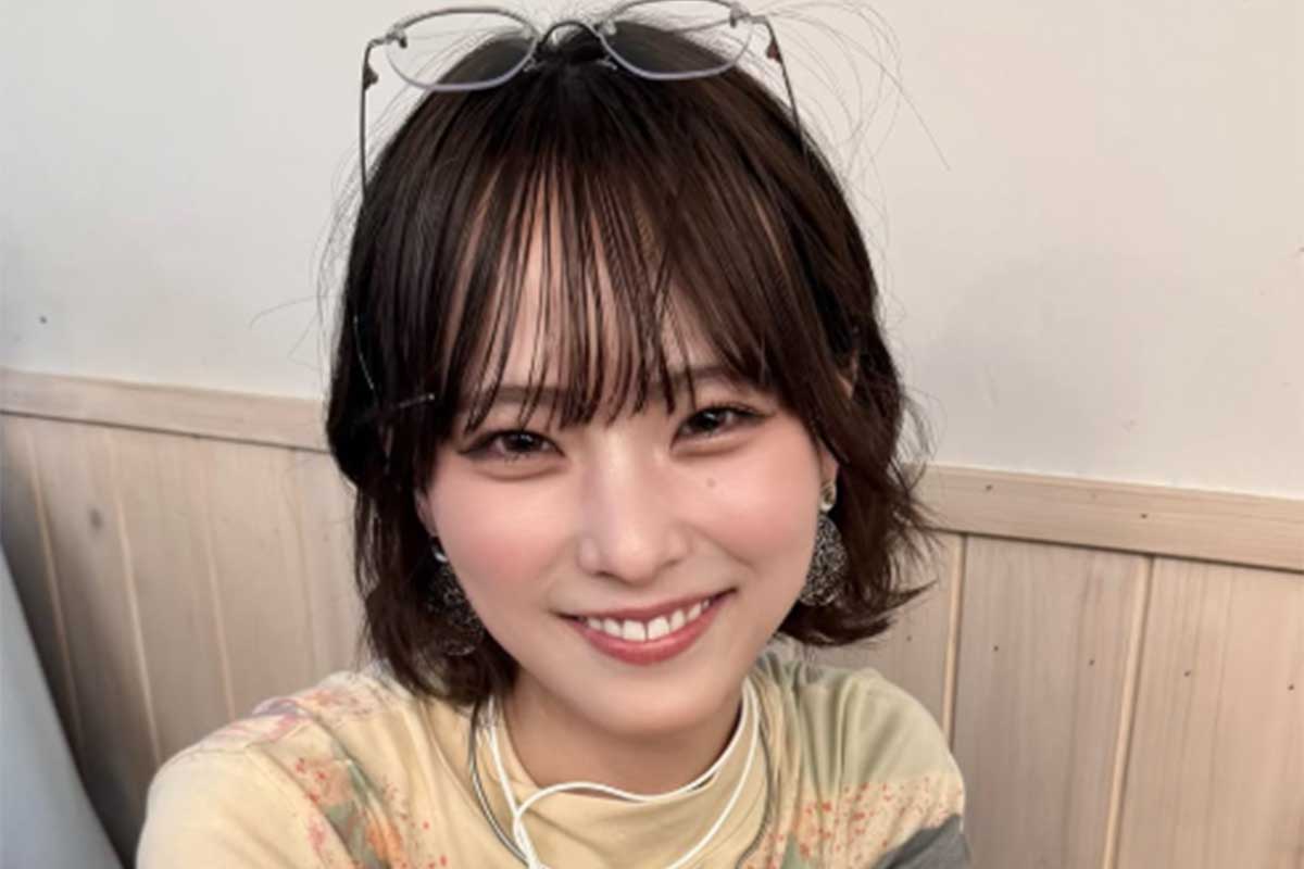 両国の“升席”にさがすずか降臨　念願の相撲観戦に「かわいい」「マス席いいですね」の声