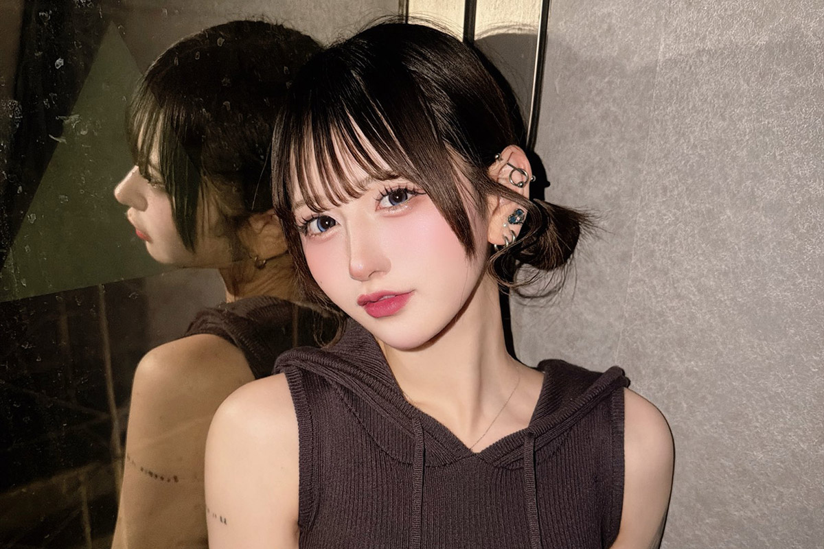 左腕に“ド派手”タトゥーのシンデレラ宣言！・RON、ぴったりノースリーブニット姿　「美しすぎる」の声