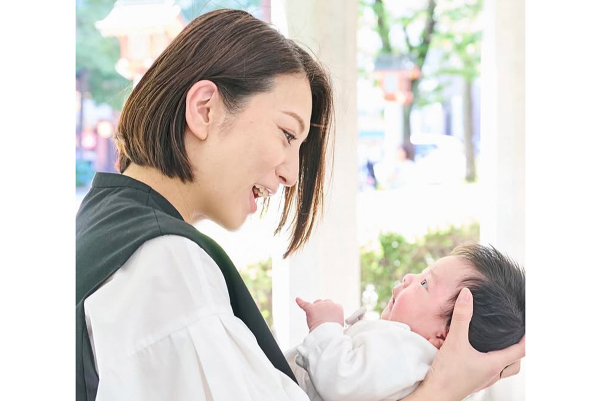出産報告から1か月　KONAN、お宮参りショットに反響「ママの顔」「しっかりした顔してる」