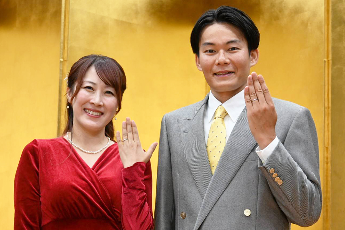 ヒガ2000＆橋爪ヨウコが結婚記者会見　不妊治療経て第1子誕生…“金屏風”会見のワケ
