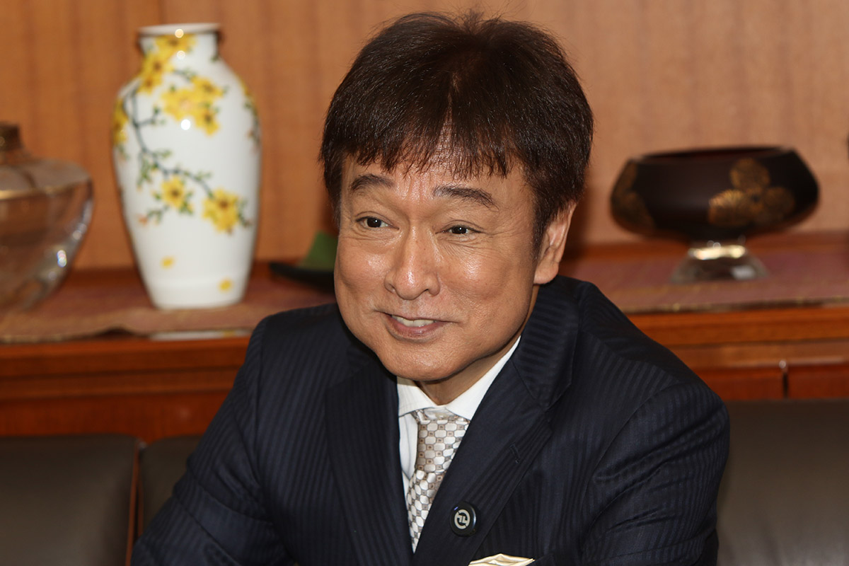 囲み取材に応じた太川陽介【写真：ENCOUNT編集部】