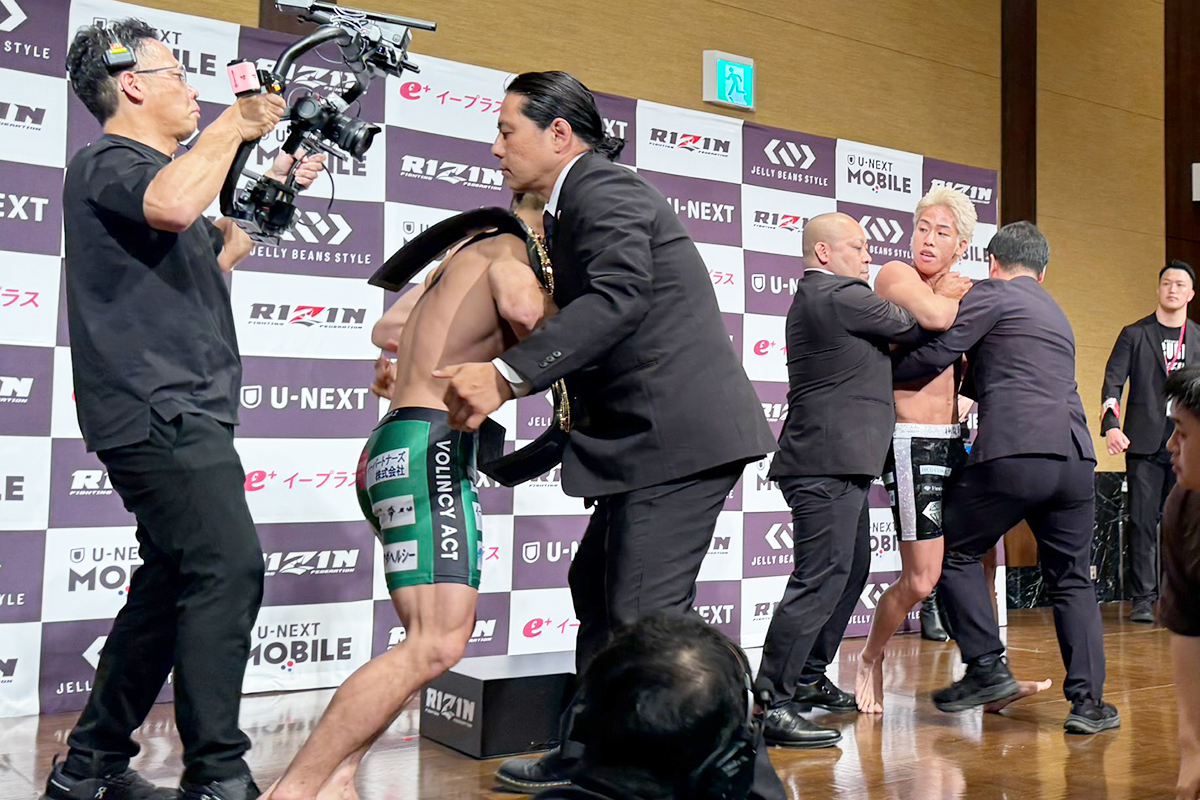 【RIZIN】タイトル戦前日計量であわや大乱闘「こいつ必ずぶっ飛ばす」　スタッフ制止の事態に会場騒然…“因縁”清算へ両者計量パス