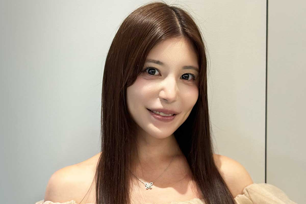 東京大大学院卒のReina＋World、爆盛れワンピ姿にネット「ナイスボディ素晴らしい」