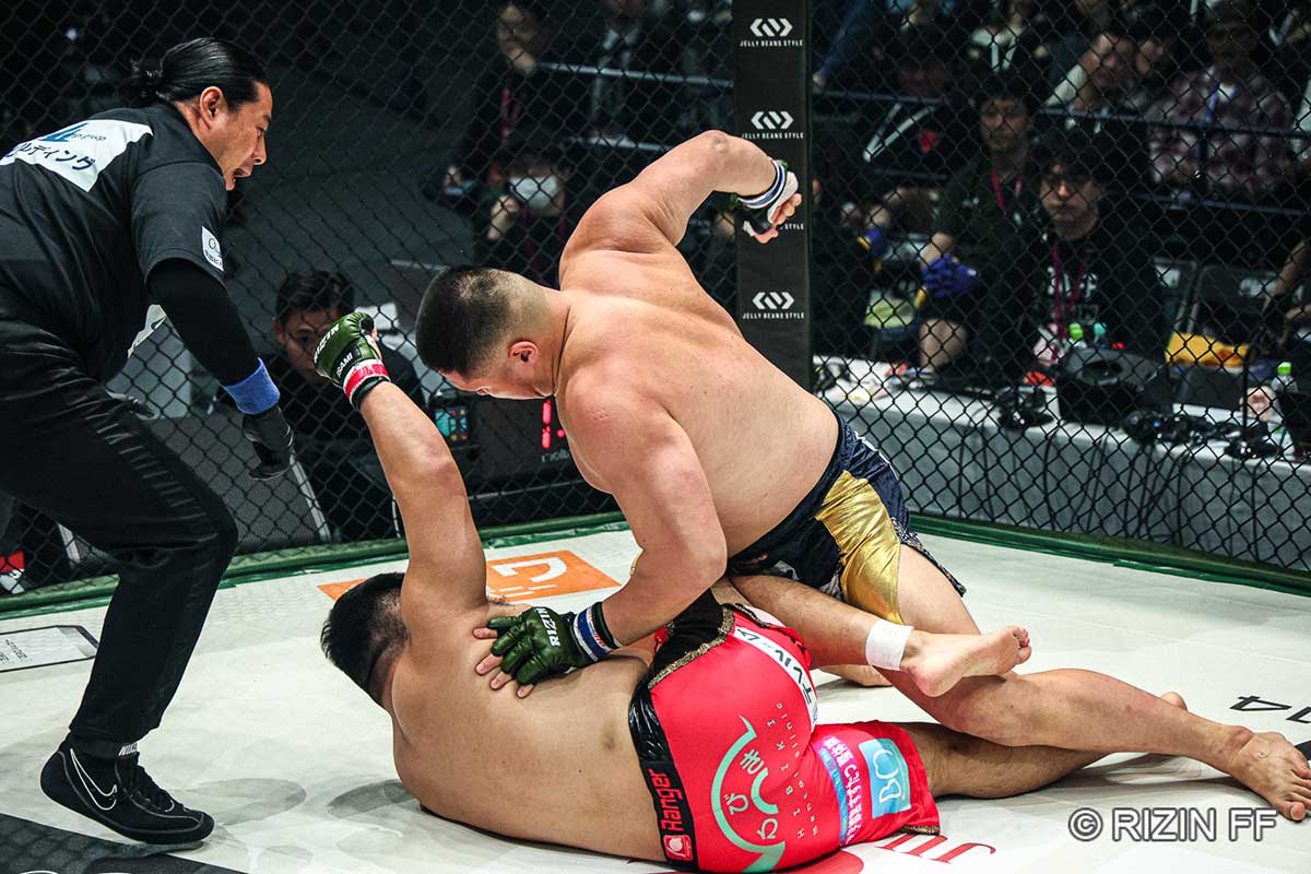 1R・1分16秒でTKO勝ちした貴賢神【写真：(C)RIZIN FF】