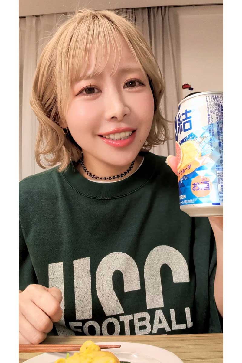 「キリン 氷結」の縦型WEB動画に出演するFRUITS ZIPPERの仲川瑠夏