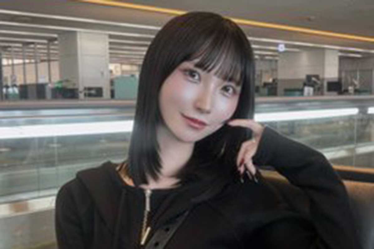 「大物感すごい」空港コーデにファン驚き　全身“オーラ”のYOLOZ・リンドウ＝リンが「お金持ちのマダム」