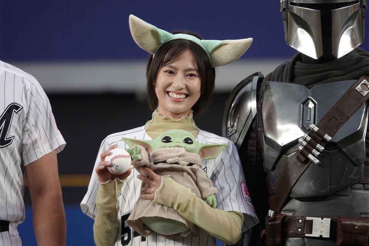 始球式に登場した恒松祐里【写真：ENCOUNT編集部】
