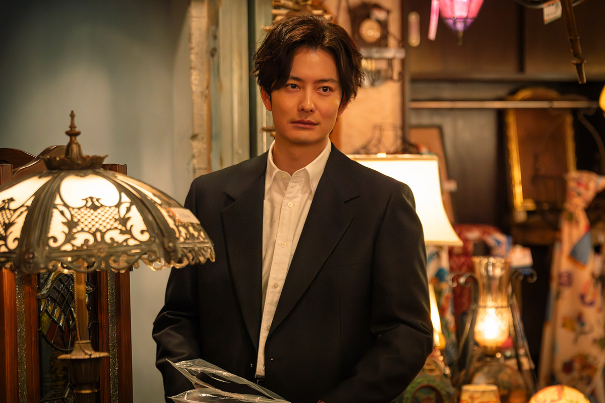 何かを決意したかのように晴子へ腕時計を預けた真【写真：(C)TBSスパークル/TBS】