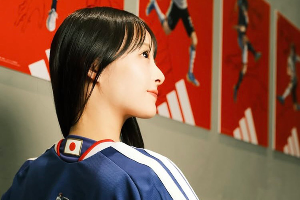 「一体何頭身？」相沢菜月、超ミニスカ姿にネット釘付け「美しい」「スタイルいい」