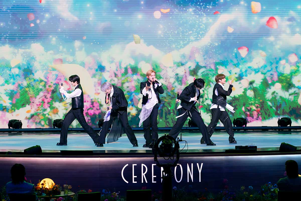 TOMORROW X TOGETHER【写真:田中聖太郎写真事務所】