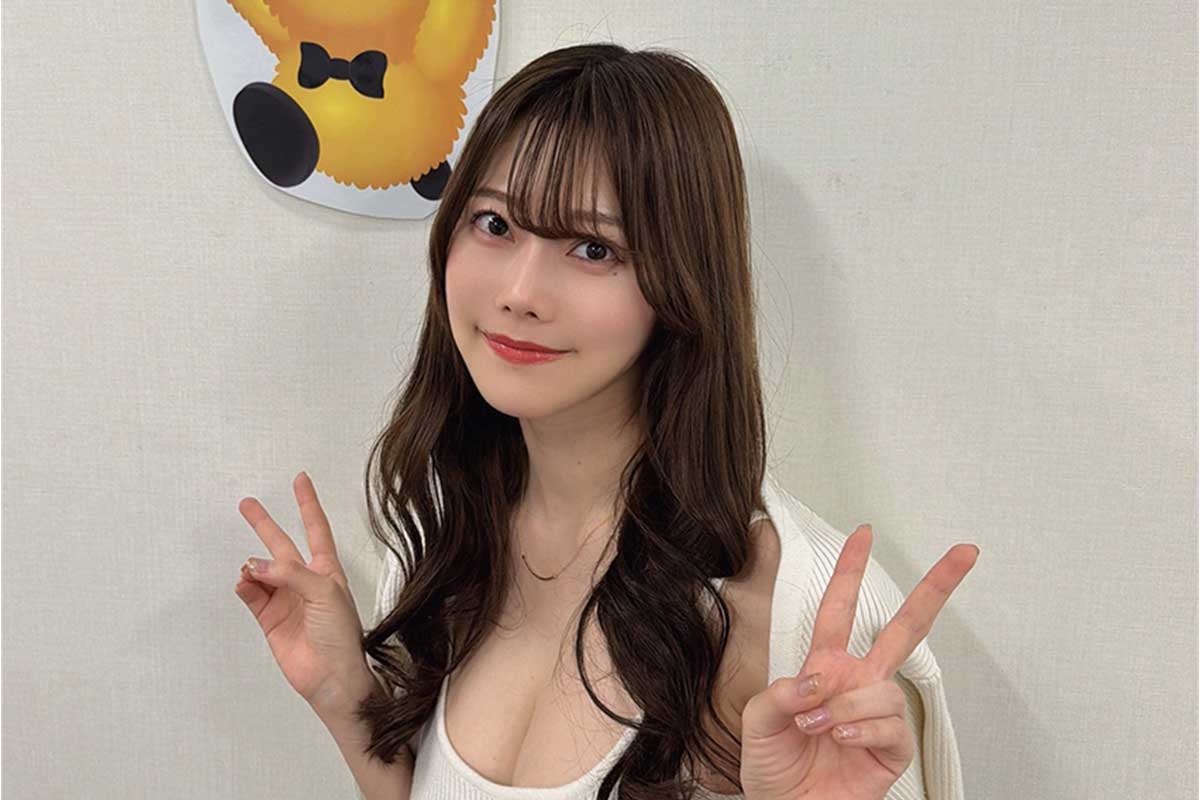 桃里れあ、新幹線での私服にネット驚愕「目のやり場に困る」「ビックリ」「綺麗でかわいい」