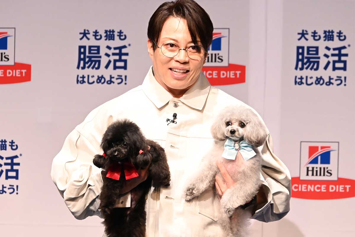 愛犬とともにイベントに登壇した西川貴教【写真：ENCOUNT編集部】