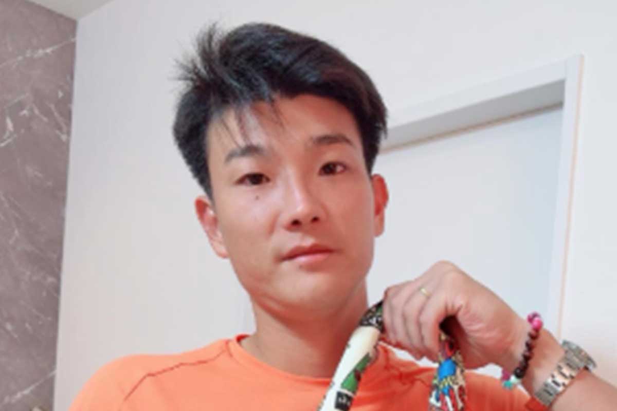 21歳上の同級生のお母さんと結婚　54歳妻のマツエク姿にネット「肌も綺麗」「モデルですかね？」