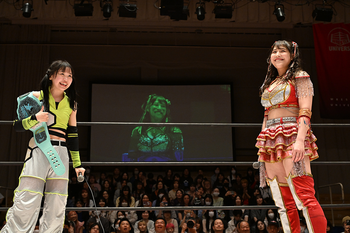 苦手という鈴芽（左）への挑戦を表明【写真：(C)東京女子プロレス】