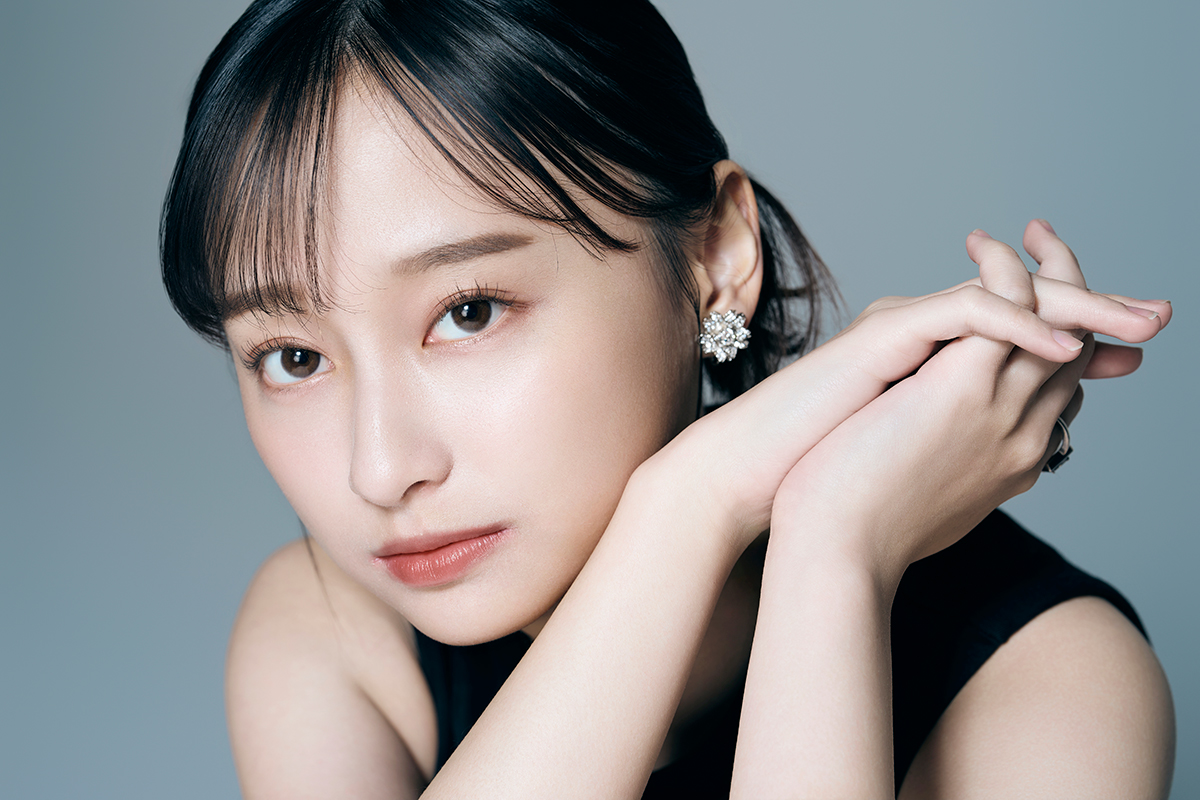 影山優佳、お馴染みの元日本代表とW杯現地で記念撮影も…ファンは笑撃「ウッチーファンのサッカー少女の記念写真」