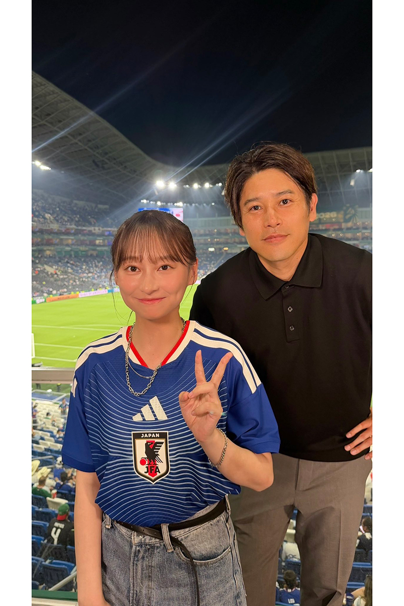 影山優佳（左）と内田篤人氏【写真：X（＠KageyamaStaff）より】