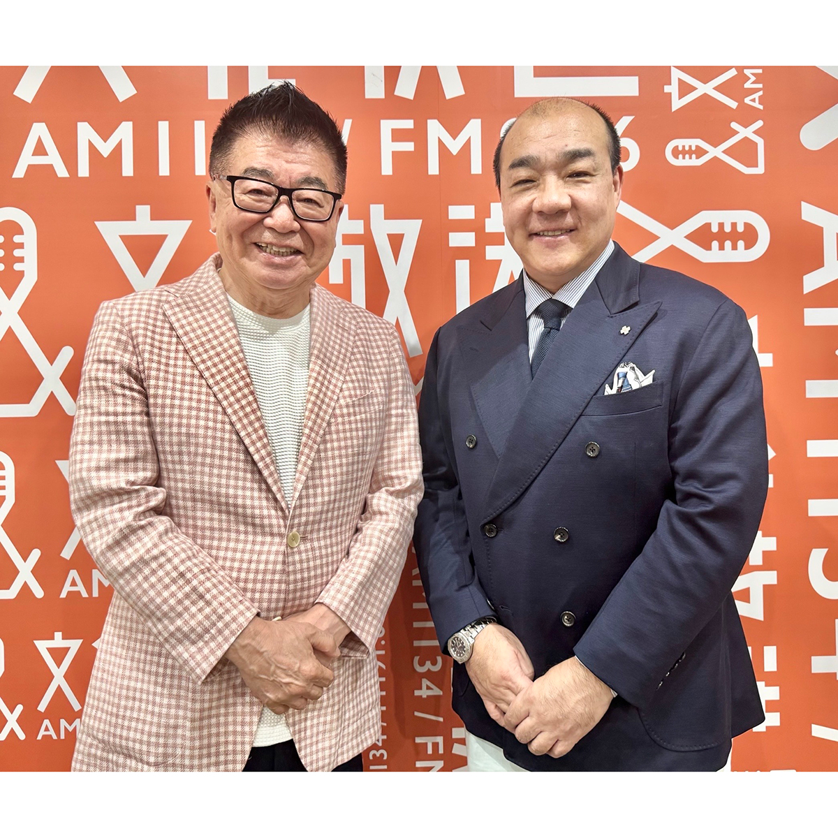 意気投合した生島ヒロシ（左）と西村誠司氏　【写真：ENCOUNT編集部】